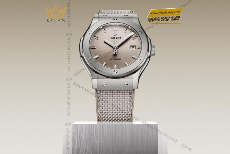 Đồng hồ Hublot Classic Fusion Essential Taupe 42mm 542.NX.4610.NR.HEC25