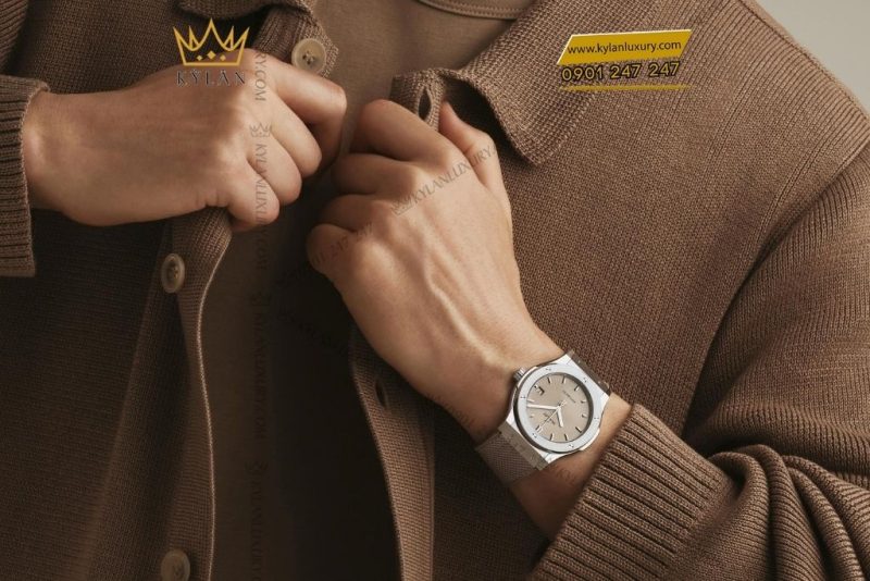 Đồng hồ Hublot Classic Fusion Essential Taupe 42mm 542.NX.4610.NR.HEC25