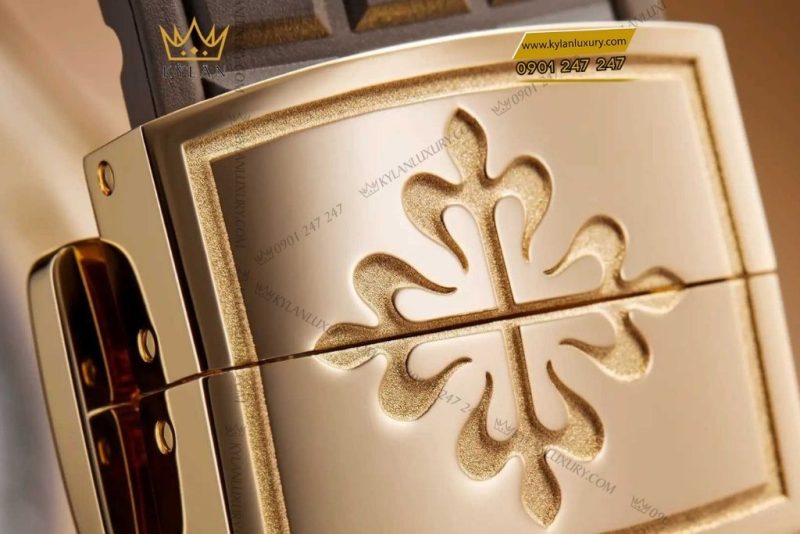 Đồng hồ Patek Philippe Aquanaut vành kim cương 5268/200R-010
