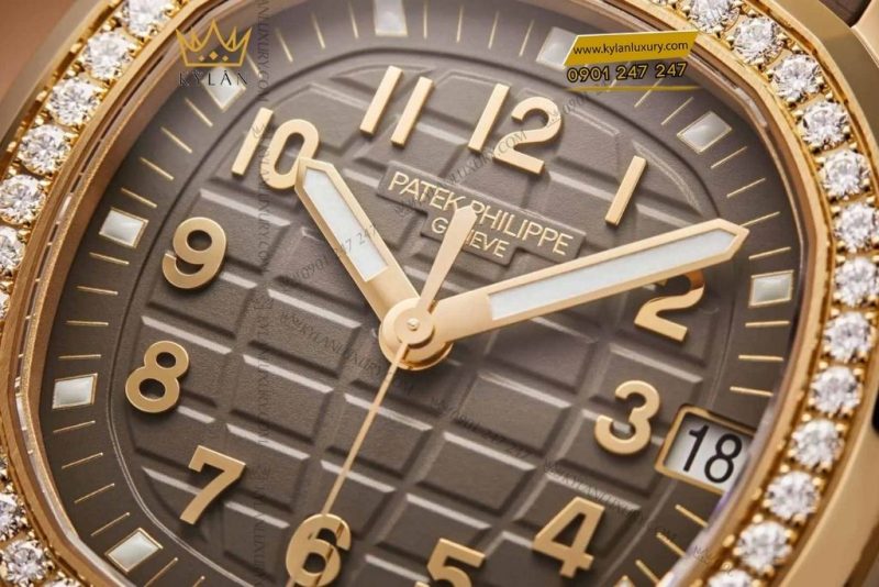 Đồng hồ Patek Philippe Aquanaut vành kim cương 5268/200R-010