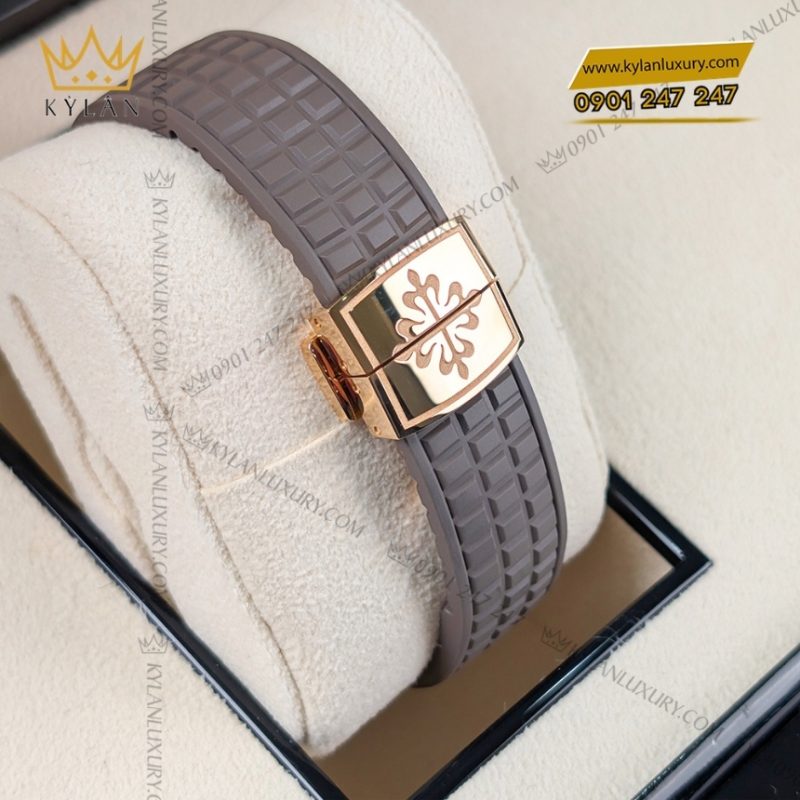 Đồng hồ Patek Philippe Aquanaut vành kim cương 5268/200R-010
