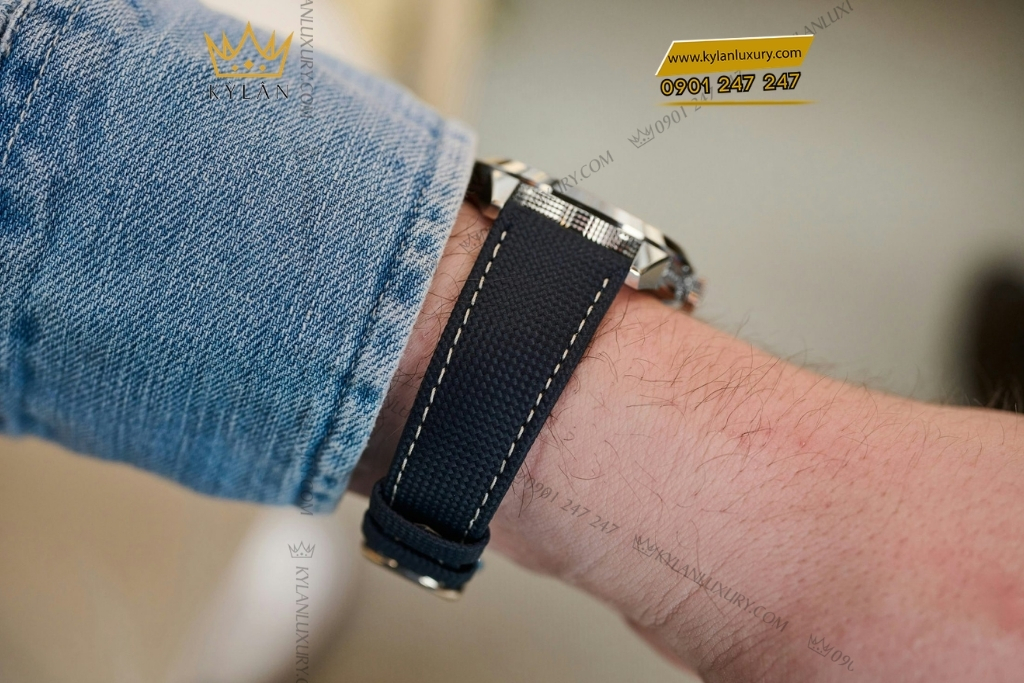 Kỳ Lân Luxury dong ho patek philippe complications 5328g 001 mat so xanh chuyen sac 5 Đồng hồ Patek Philippe Complications 5328G-001 8-Day Power Reserve