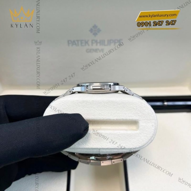 Đồng hồ Patek Philippe Nautilus mặt xanh vành kim 7010/1G-013