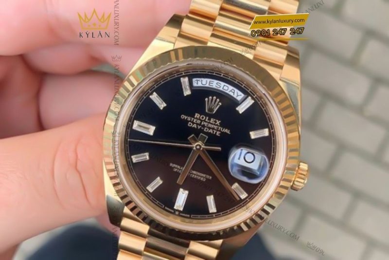 Đồng hồ Rolex Day-Date 40mm M228238-0059 mặt mã não cọc số kim cương