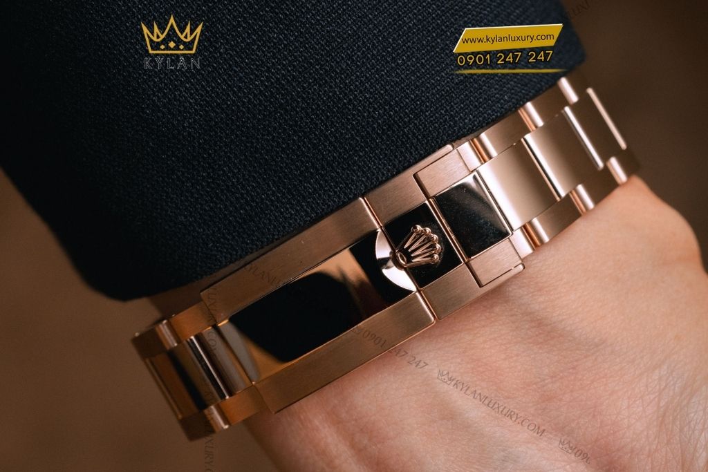 Kỳ Lân Luxury dong ho rolex gmt master ii 126715chnr 2 Đồng hồ Rolex GMT-Master II mặt số đá Tiger Iron 126715CHNR-0002