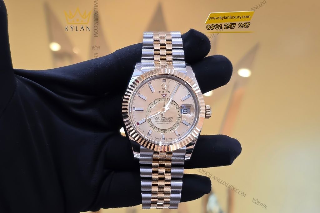 Kỳ Lân Luxury dong ho rolex sky dweller m336933 0002 5 Đồng hồ Rolex Sky-Dweller vàng kim mặt số champage m336933-0002