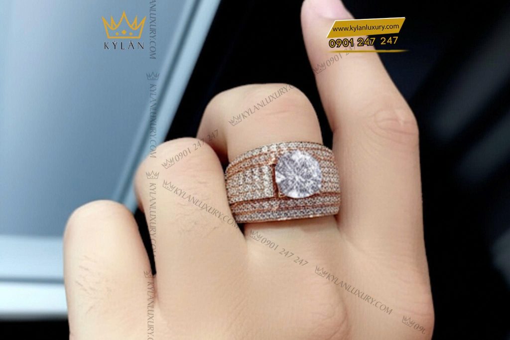 Kỳ Lân Luxury z6883080938185 4bb61be55d68906672397cfd0e447ada Nhẫn Calistra vàng hồng nguyên khối Au750 đính kim cương