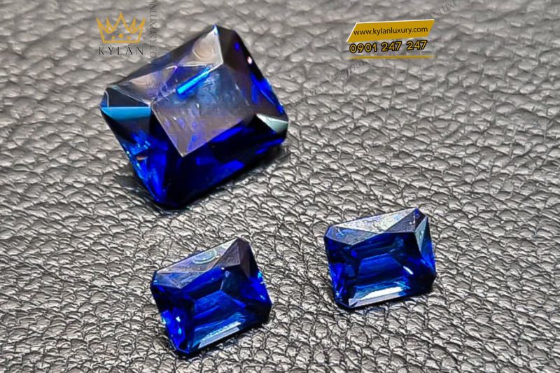 Đá quý sapphire màu xanh dương đậm