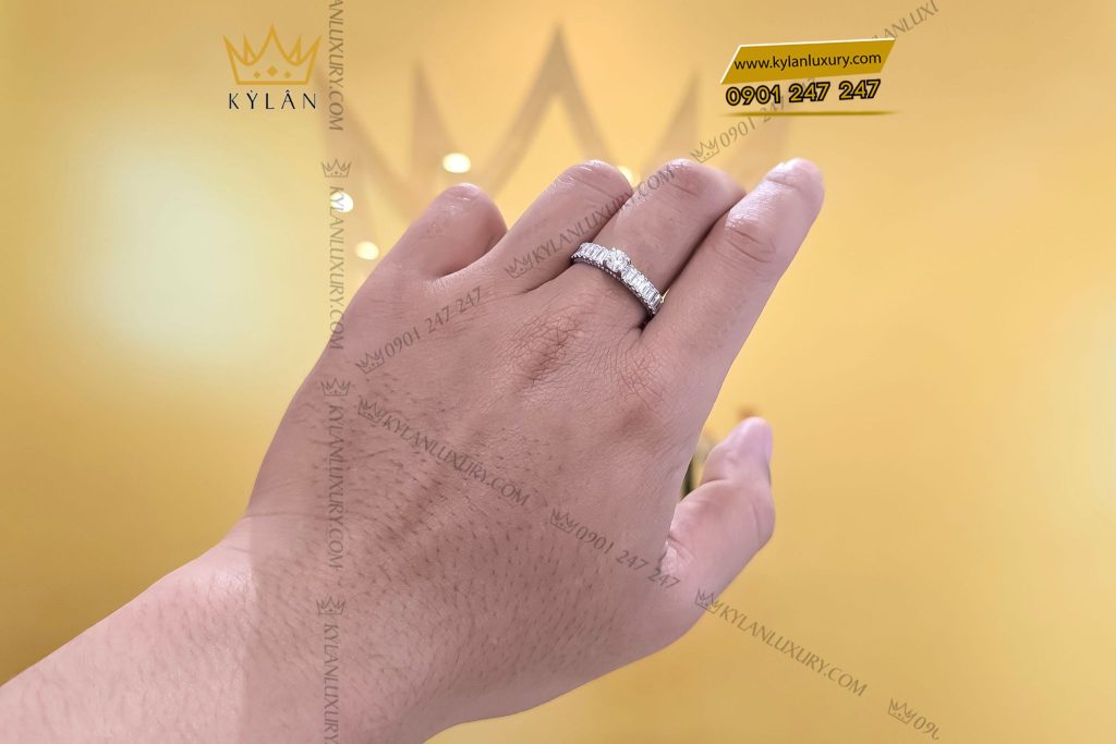 Kỳ Lân Luxury 10 1 Nhẫn nam vàng trắng nguyên khối Au750 đính viên chủ kim cương 4ly5