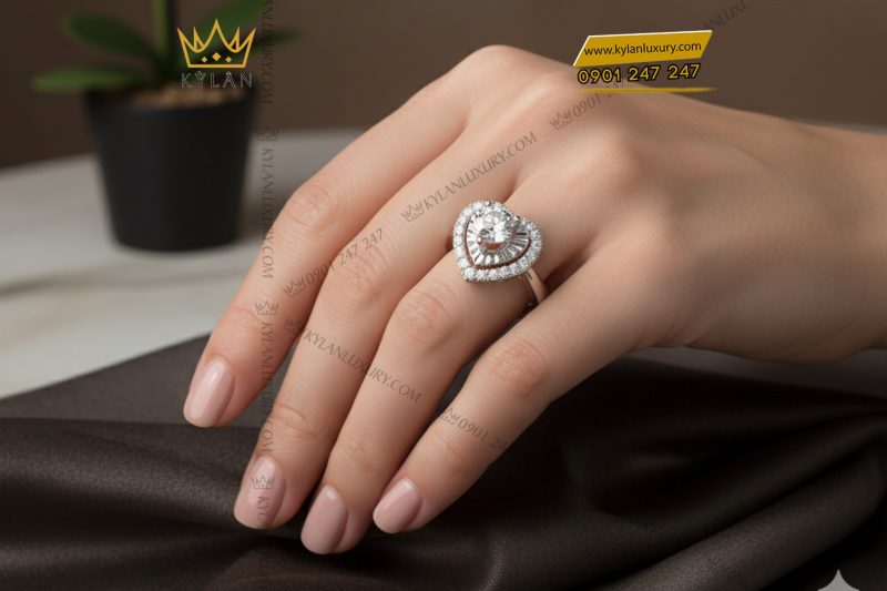 Nhẫn trái tim vàng trắng nguyên khối Au750 đính kim cương
