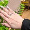 Nhẫn nữ vàng trắng nguyên khối Au750 đính viên chủ kim cương 4ly5
