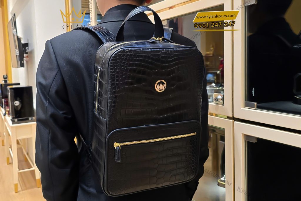 Kỳ Lân Luxury 12 5 Balo da cá Alligator đen đính logo vương miện KY LAN 