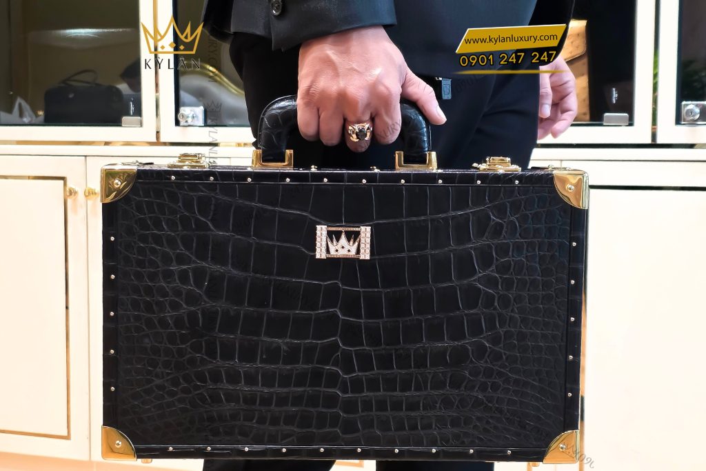 Kỳ Lân Luxury 14 Mặt logo vương miện KyLan vàng nguyên khối Au750 đính kim cương