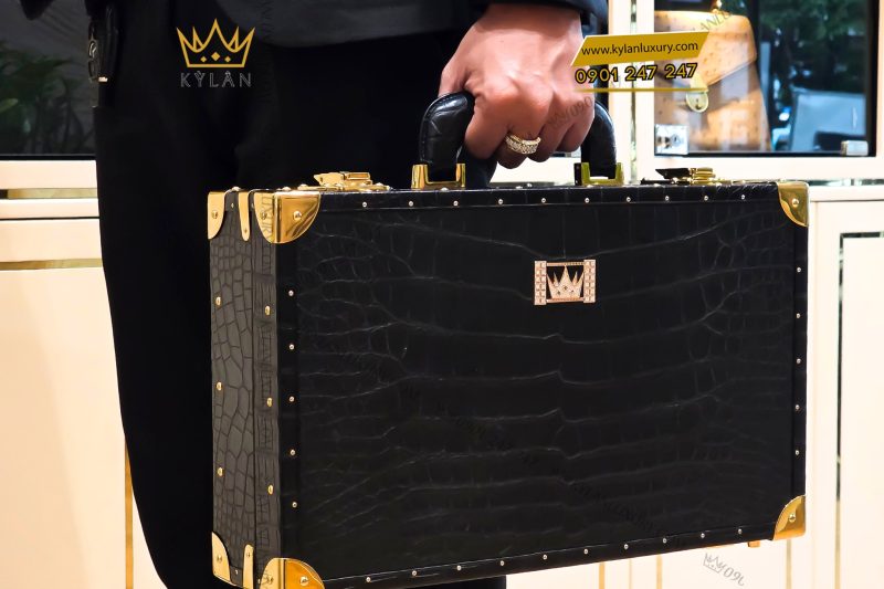 Mặt logo vương miện KyLan vàng nguyên khối Au750 đính kim cương