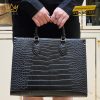 Túi xách nữ full da cá Alligator black