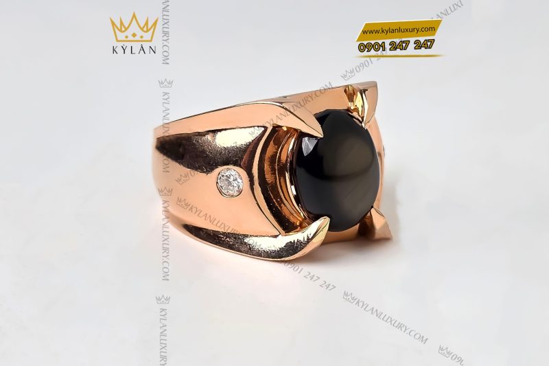 Nhẫn nam vàng hồng nguyên khối Au750 đính đá sapphire đen