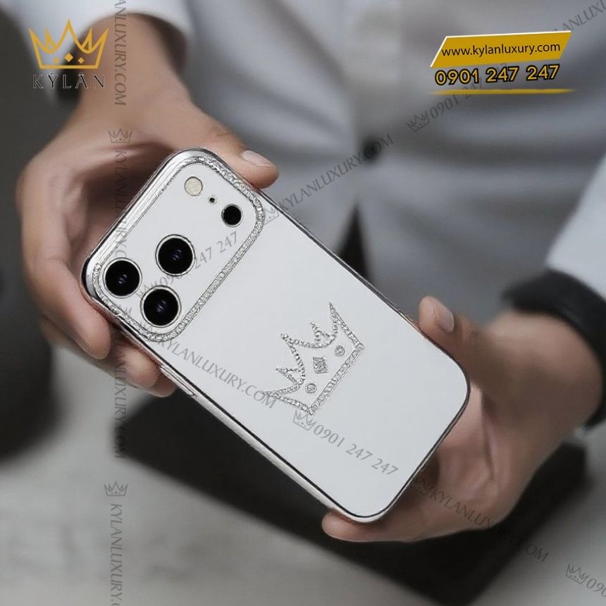 Kỳ Lân Luxury 2 41 Điện thoại iPhone 17 Pro Max custom vàng nguyên khối nạm kim cương vương miện