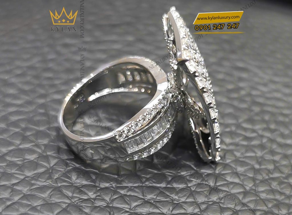 Kỳ Lân Luxury 3 106 Nhẫn nữ mặt hình chữ nhật vàng trắng Au750 đính kim cương 