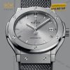 Vỏ Titanium và mặt số xám sunray Essential Grey tinh tế của Hublot Classic Fusion