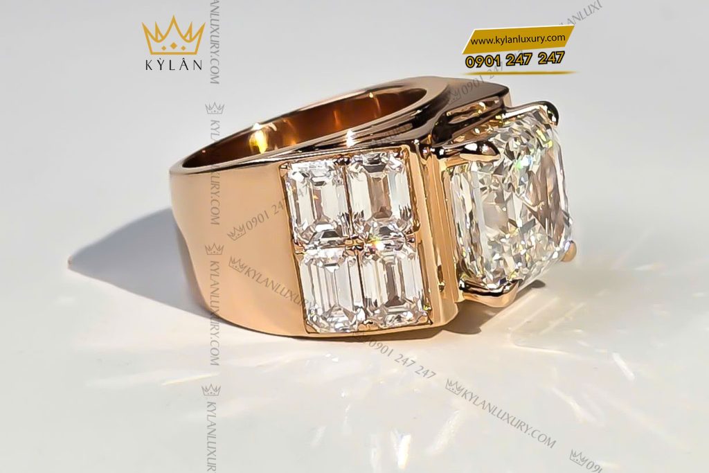 Kỳ Lân Luxury 4 70 Nhẫn nam vàng hồng nguyên khối Au750 đính viên chủ kim cương Baguette