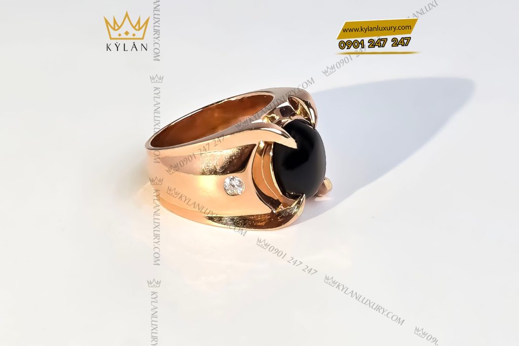 Nhẫn nam vàng hồng nguyên khối Au750 đính đá sapphire đen