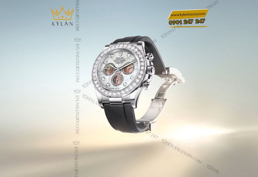 Rolex Cosmograph Daytona m126589RBR vàng trắng 18ct, mặt số ngọc trai nạm kim cương, vành đính 36 viên kim cương