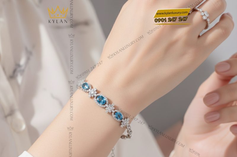 Lắc tay vàng trắng nguyên khối Au750 đính kim cương và đá quý