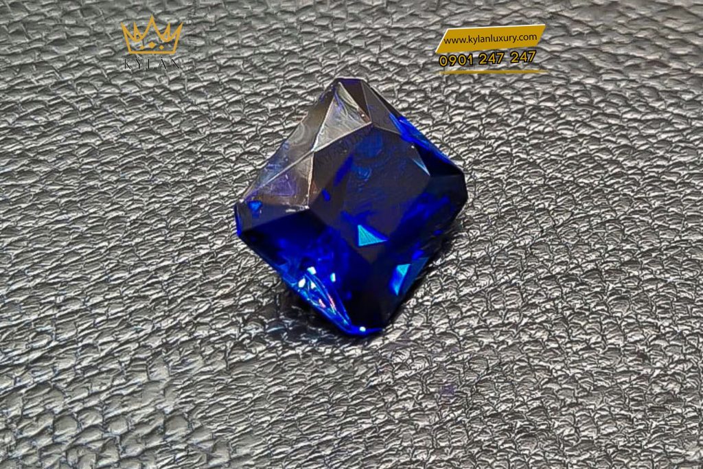 Kỳ Lân Luxury 5 57 Đá quý sapphire màu xanh dương đậm
