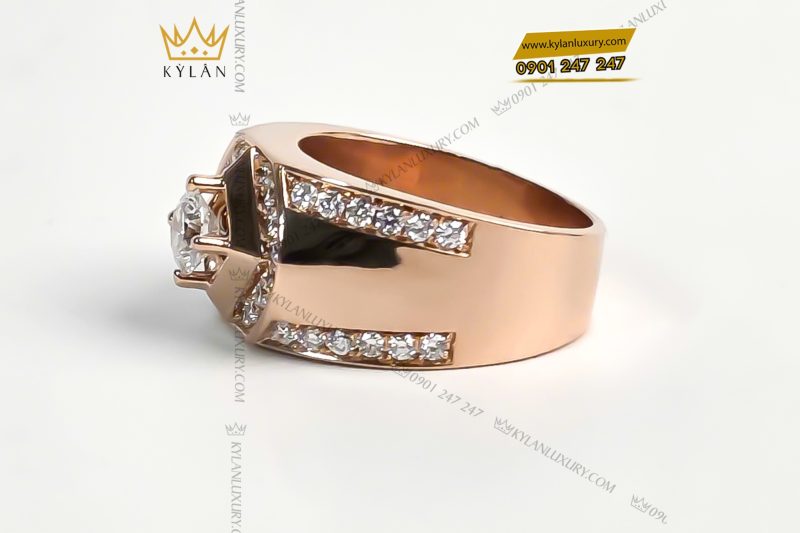 Nhẫn vàng hồng nguyên khối Au750 đính kim cương chủ 5ly4