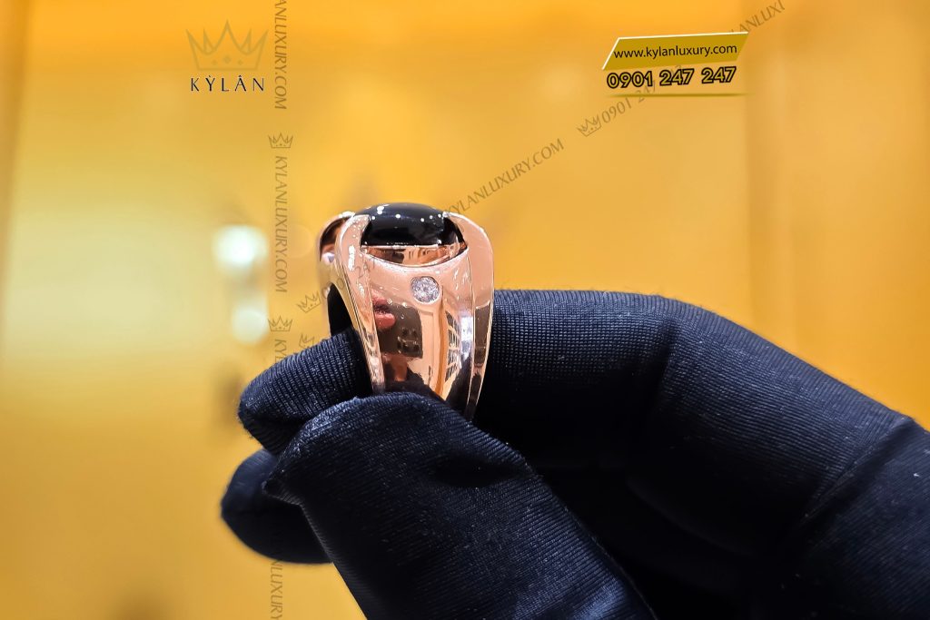 Nhẫn nam vàng hồng nguyên khối Au750 đính đá sapphire đen