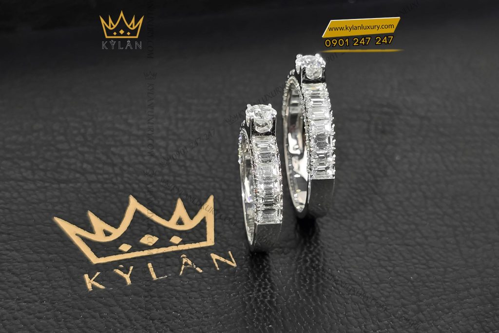 Kỳ Lân Luxury 6 2 Nhẫn nam vàng trắng nguyên khối Au750 đính viên chủ kim cương 4ly5