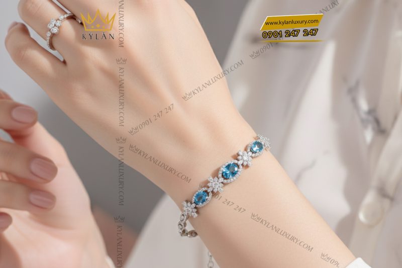 Lắc tay vàng trắng nguyên khối Au750 đính kim cương và đá quý