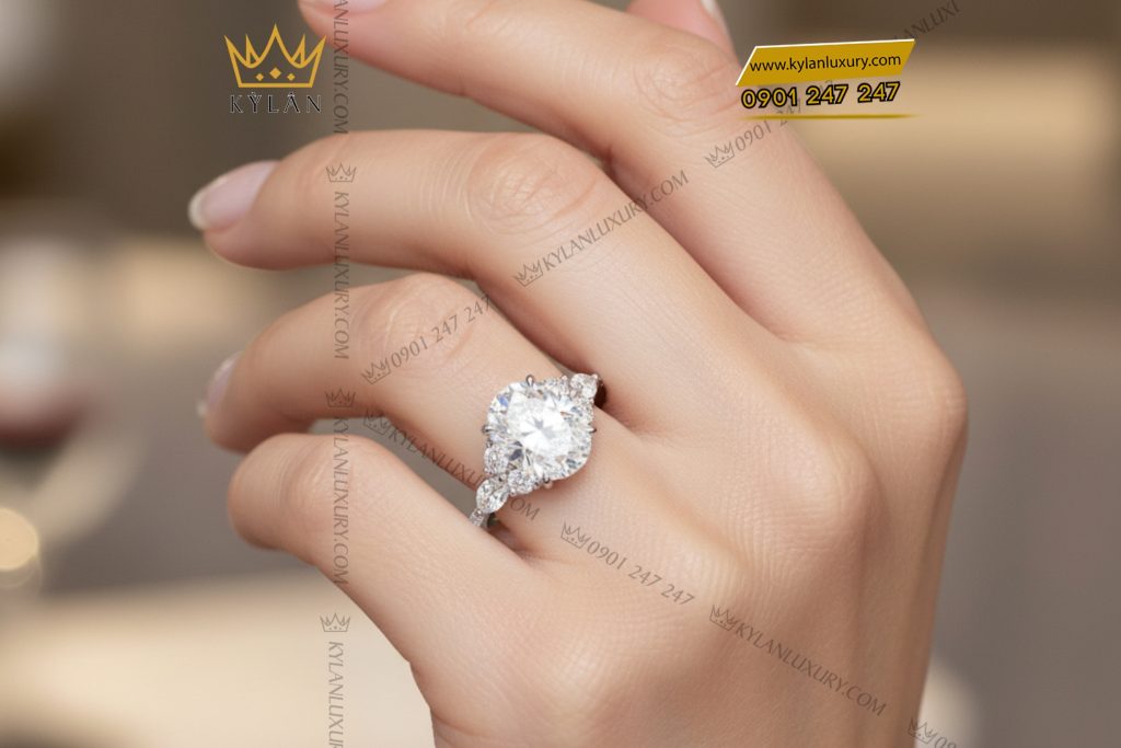 Nhẫn kim cương Oval vàng trắng nguyên khối Au750 