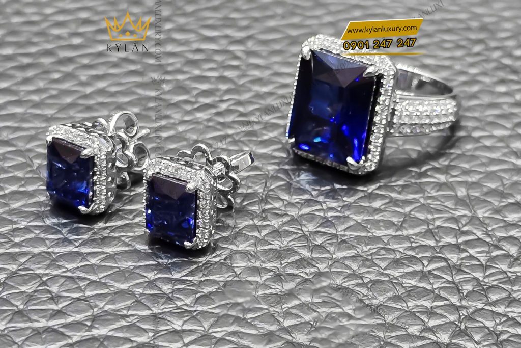 Kỳ Lân Luxury 6 78 Bông tai kim cương vàng trắng Au750 đính đá Sapphire xanh