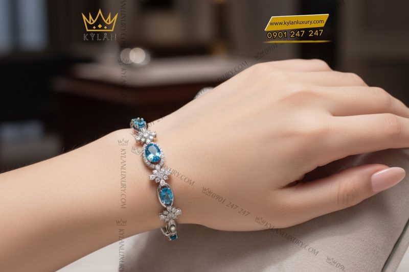 Lắc tay vàng trắng nguyên khối Au750 đính kim cương và đá quý