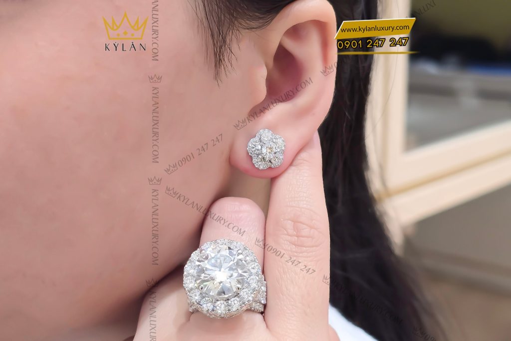 Kỳ Lân Luxury 7 48 Bông tai kim cương hoa năm cánh vàng trắng nguyên khối Au750