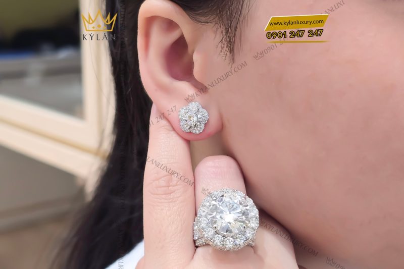 Bông tai kim cương hoa năm cánh vàng trắng nguyên khối Au750