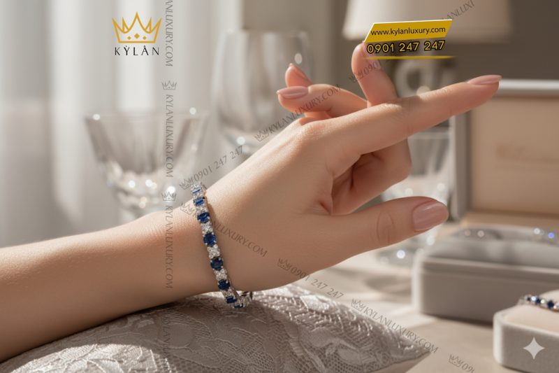 Lắc tay kim cương vàng trắng Au750 đính đá sapphire xanh 