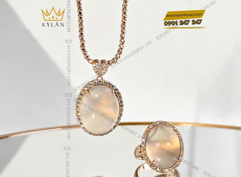 Mặt dây chuyền vàng hồng nguyên khối Au750 đính đá quý trắng