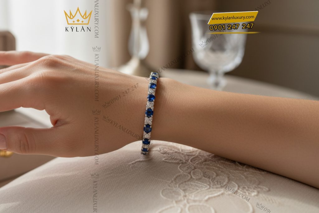 Lắc tay kim cương vàng trắng Au750 đính đá sapphire xanh 