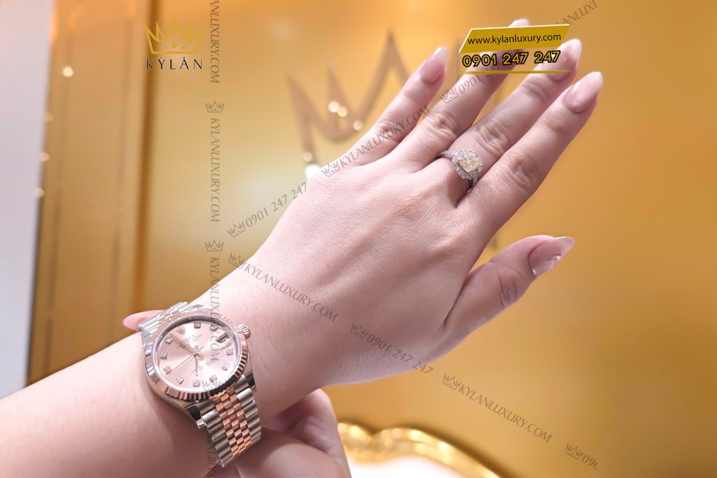 Nhẫn nữ vàng trắng nguyên khối Au750 đính viên chủ kim cương 7ly màu vàng