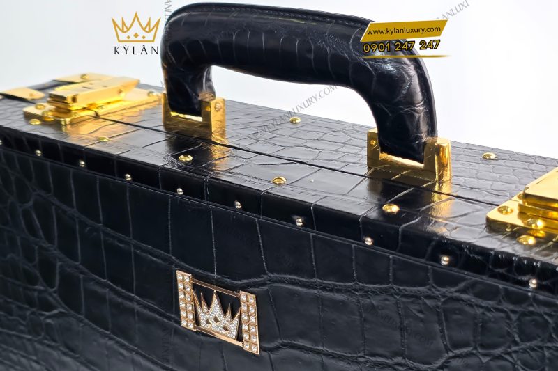 Mặt logo vương miện KyLan vàng nguyên khối Au750 đính kim cương