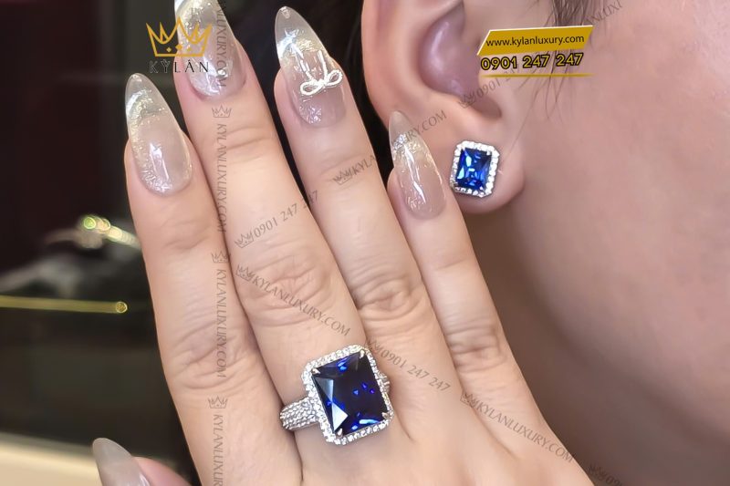 Bông tai kim cương vàng trắng Au750 đính đá Sapphire xanh