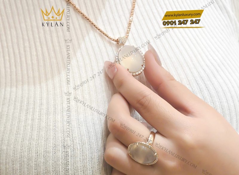 Mặt dây chuyền vàng hồng nguyên khối Au750 đính đá quý trắng