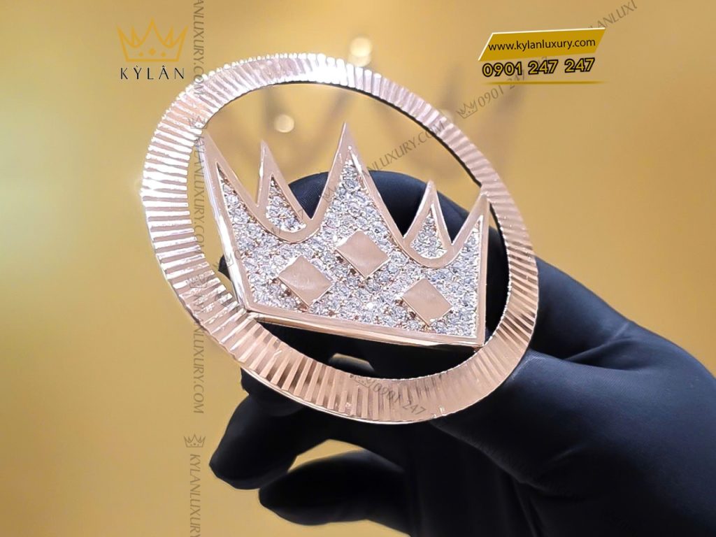 Kỳ Lân Luxury 9 42 Mặt logo vương miện KyLan vàng nguyên khối Au750 đính kim cương