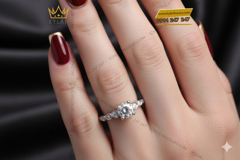 Nhẫn Ánh Nguyệt vàng trắng nguyên khối Au750 đính kim cương