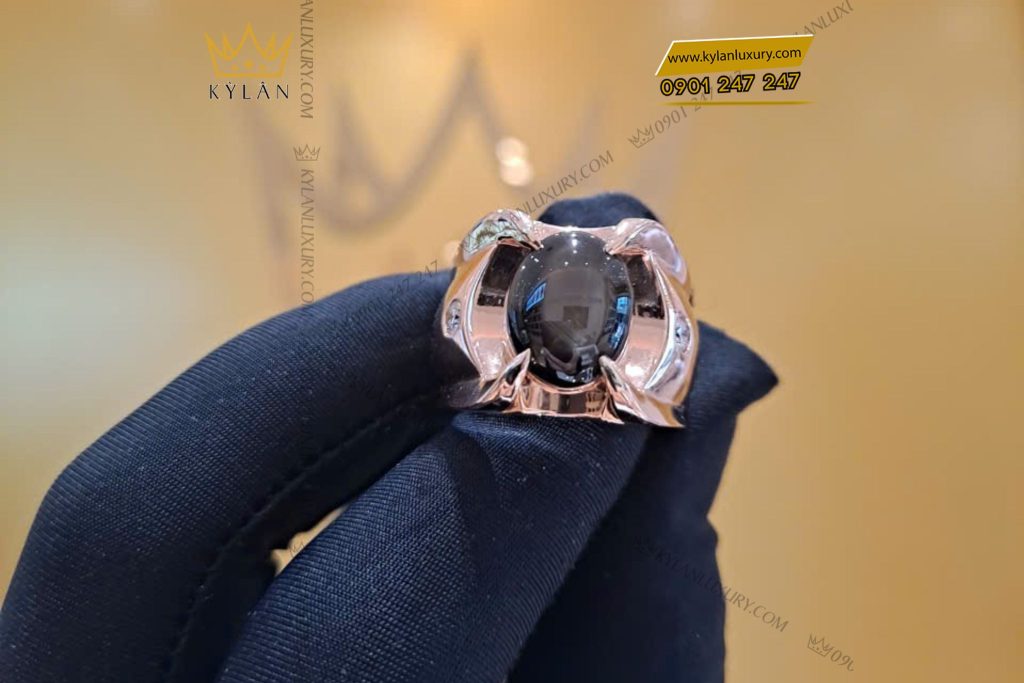 Kỳ Lân Luxury Ban sao cua BONG TAI Nhẫn nam vàng hồng nguyên khối Au750 đính đá sapphire đen