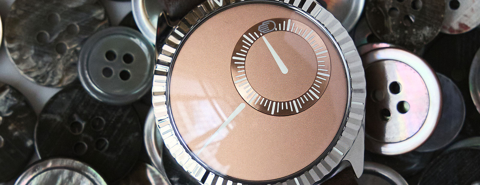 Kỳ Lân Luxury Dong ho Ressence TYPE 9 ARM2 Đồng hồ Ressence TYPE 9 ARM