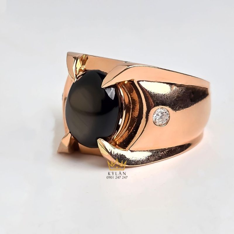 Nhẫn nam vàng hồng nguyên khối Au750 đính đá sapphire đen