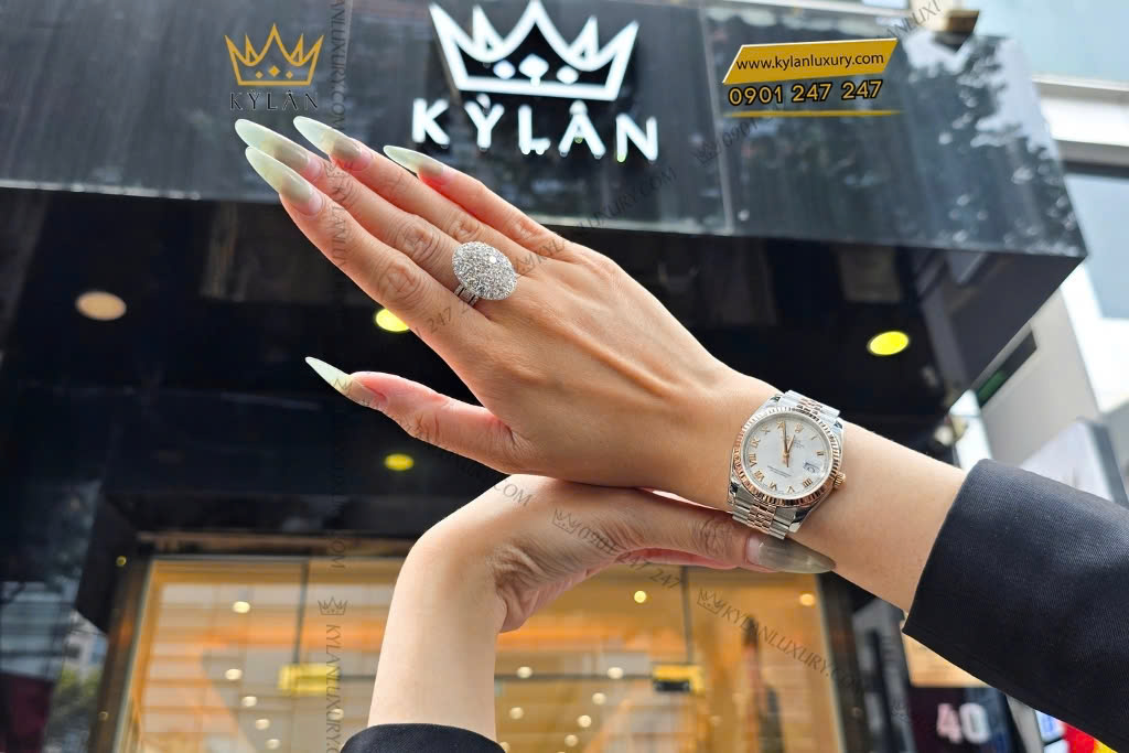 Nhẫn kim cương vàng trắng Au750 18 Kỳ Lân Luxury Nhan kim cuong vang trang Au750 3 Nhẫn kim cương vàng trắng Au750